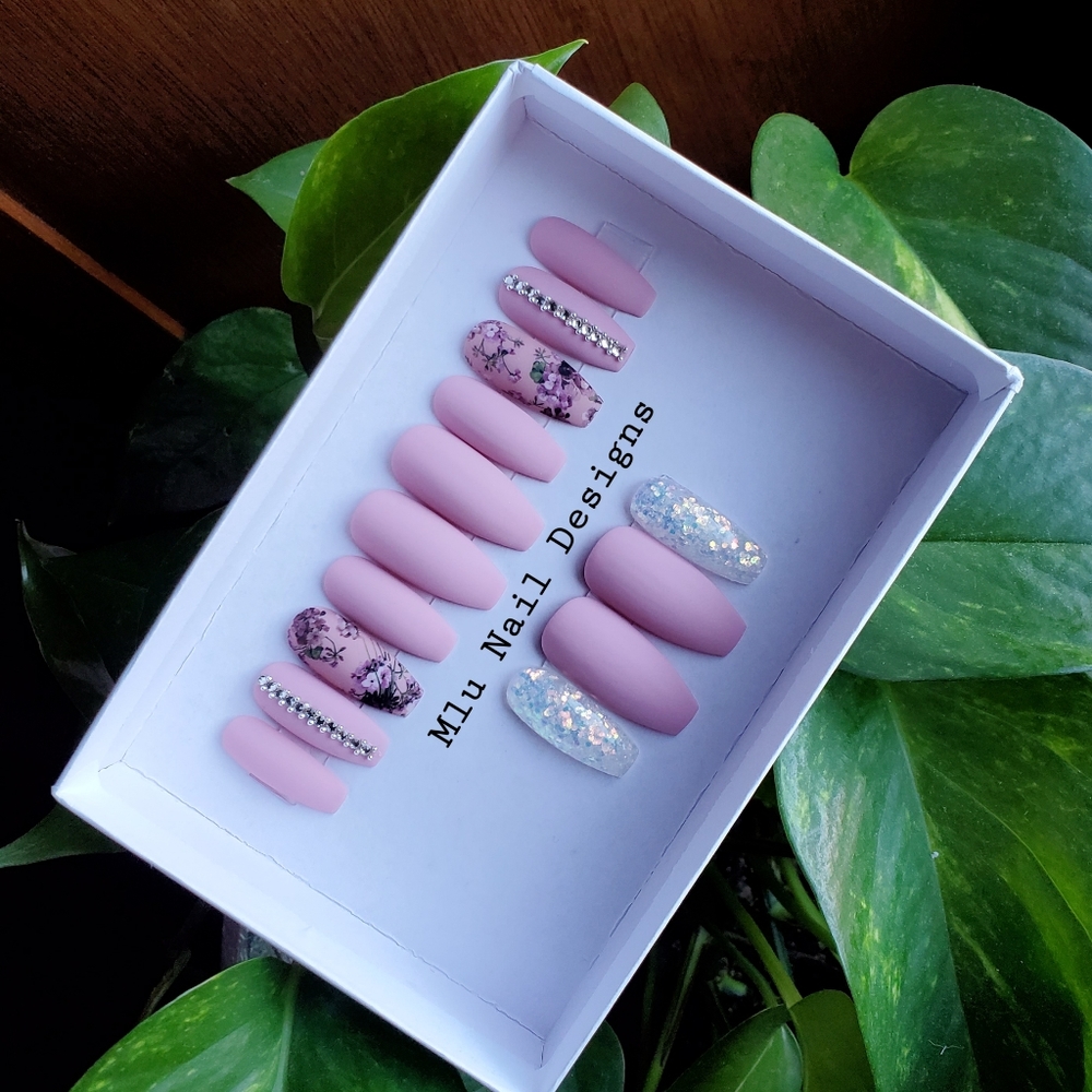 Press on nails